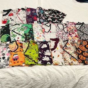 Holiday scrub top lot size M